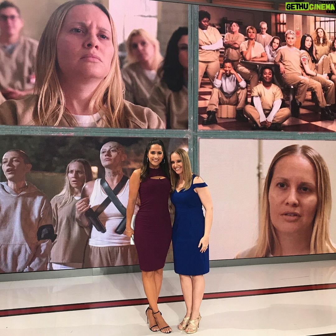 Kelly Karbacz - 1.4K Likes - Thank you @laurenshehadi and everyone at #MLBCentral - @mlbnetwork for having me on to chat about #oitnbseason5 and my beloved #NewYorkYankees !! Link to full interview on my FB & Twitter page. ⚾️🍊#OITNB #OrangeIsTheNewBlack #Sankey #MLB #MLBNetwork #Yankees @yankees @oitnb @personapr
Dress: @adriannapapell #adriannapapell