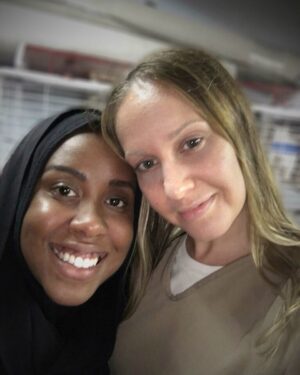 Kelly Karbacz Instagram - ❤️🍊#WCW #BTS #OITNB #OrangeIsTheNewBlack #oitnbseason5 #Abdullah #Sankey #orangefamily @oitnb @netflix 🍊❤️