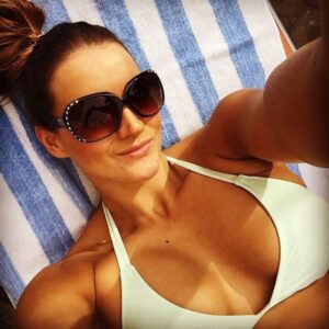 Kelly Klein Instagram - In honor of this beautiful weather, And my picking out some bikinis to take with me to #lasvegas this week, here are some #bikinitime pictures 😂
.
.
.
.
.
There’s a lot going on here. Bikinis. Hot rock therapy. Good friends. And also, please recycle. 🤷🏻‍♀️ #kellyklein #gatekeeper #swimmingsuit