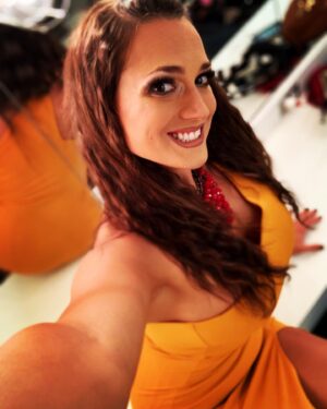 Kelly Klein Instagram - Hey Team 👋🏼 A smile is a symbol of hope and strength. My life isn’t perfect. It isn’t contained only in the images you see here. It includes the moments surrounding these images. It includes the moments I struggle. The moments I wonder if I’m enough. 
But I have hope in the next day and the next. And I have strength in the people who surround me. 
It’s ok that every moment isn’t “grammable”. Because that’s life. Life is full of opposites. I don’t know why. But I know that it is. So all I can do is use that to appreciate and revel in the good moments. Use those moments to move forward, do better, and lift up those around me. Because you lift me up when I need it. And that makes me smile. -
-
-
-
-
Please comment and tell me about someone who has lifted you up. Tag someone who lifts you up or someone who might like a little inspiration. -
-
-
-
-
👗 by @femmeluxeusa 💄 by me
📸 by me
-
-
-
-
-
#TeamKlein #GateKeeper #KellyKlein #positivethoughts #positivenergy #bettereveryday #enjoythejourney #controlyourcontrollables #motivationalspeech #motivationalspeaker #inspirationalwords #LuxegalUSA