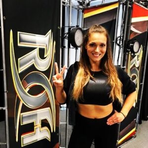 Kelly Klein Instagram - “Know who you are and stay true to it. Have a point of view, keep your head down when noise tries to drown out your inner voice, and whatever you do, keep pushing.” -Christina Tosi
.
.
.
.
.
#KellyKlein #TeamKlein #GateKeeper #prowrestler #powerfulwomen #powerfulwoman #empowerothers #empoweryourself #nextbeststep #controlyourcontrollables #bettereveryday #rememberyourwhy #empoweringquotes