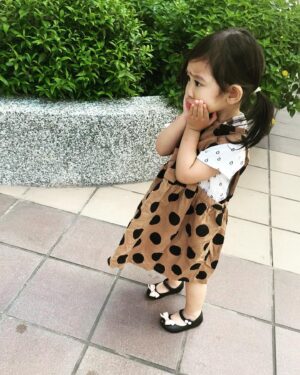 Kelly Liao Instagram - Hi #september 👧
經過公園想騎搖搖馬
我說現在太熱了很燙沒辦法騎欸⋯⋯
然後給我一系列 捧臉困惑加點失落的反應😆🫠❤️ 

#九月 #スタート #潤 
#mylove #mygirl