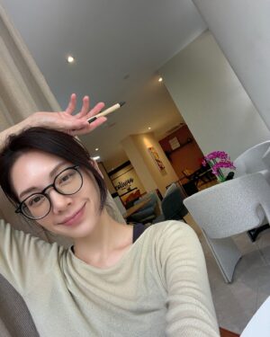 Kelly Liao Instagram - 在異地工作
最幸福的無非是
每天將自己燃燒殆盡後
能回到像家一般溫馨
又令人安心的環境
徹底好好放鬆休息充飽電
再帶著明亮的身心靈
繼續迎接充滿驚喜未知的每一天
謝謝你們的照顧❤️
希望很快有機會再回來😘
@coliwoosg #coliwooorchard 🇸🇬