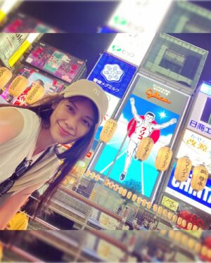 Kelly Liao Instagram - 不免俗的
跟大明星合影一波#グリコ 
#道頓堀 #osaka #固力果