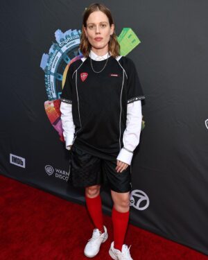 Kelly McCormack Instagram - @outfest   @leagueonprime ⚾️

styling: @ziglanation 🤙🏻
make-up: @theycallmeamyh 
hair: @troyzestos