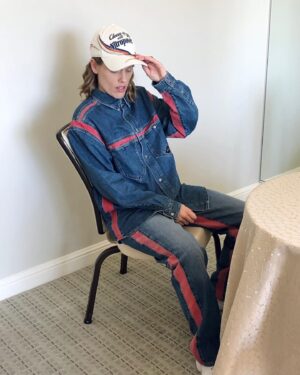 Kelly McCormack Instagram - 🏁🏁🏁

styled by: @ziglanation 
mu: @theycallmeamyh 
hair: @troyzestos