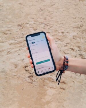 Kelsey Bascom Instagram - you know, just having pretty *swell* sugars over here 🌊✨

I heard somewhere that Type 1 diabetes is one of the only illnesses where the patient has to calculate their own doses…and our doses fluctuate and are different every single day 😅🤯 It’s hard and it’s a lot of work, which is why it’s so important to have support and diabetes educators that we can rely on.

@carbonhealth has been a great resource for me! They have a new program on their app for people living with diabetes that gives you virtual diabetes care. It’s been a game changer for me, because I can just message (or even FaceTime) one of their endocrinologists and get advice on my doses and patterns. The app syncs with your CGM, so they have access to your blood sugar levels and can figure out what’s going on quickly. It’s very personalized, and even though it’s virtual, they really take the time to get to know you. Plus, the less time I have to spend figuring out diabetes, the more time I have to do things that I really love and enjoy, like learning how to surf 🏄🏻‍♀️

Check out the link in my stories or bio to get more info on @carbonhealth and their diabetes program 💙#carbonhealth #ad