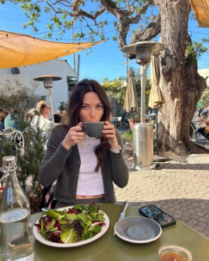Kelsey Bascom Instagram - It’s kind of like sex and the city, except we talk about diabetes and our relationships with our health insurance companies 👯‍♀️

#girlswithgadgets #type1diabetes #t1dlookslikeus #t1d #diabetes