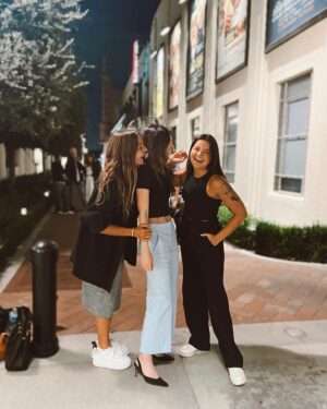 Kelsey Bascom Instagram - girls with gadgets 💪🩵

One of my favorite memories this year was meeting and connecting with other t1ds in real life. It’s kind of crazy to think about… because we all met here on instagram, but that’s actually what I love most about this account and this t1d community. Living with type 1 diabetes can feel soooo isolating and meeting other t1ds irl is one of the BEST feelings 🥹 because after years of feeling so alone in this disease, all of a sudden you don’t feel so alone anymore 💙💙💙 #t1dlookslikeus 

#type1diabetes #t1dlookslikeme #typeonediabetes #diabetes #t1dawareness #girlswithgadgets #t1dwarrior #type1warrior #type1diabetic
