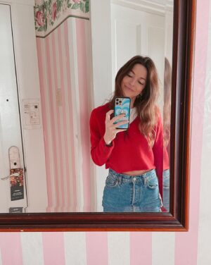 Kelsey Bascom Instagram - me: feeling as bold as my red sweater
also, me: the second slide 😅

#chronicillnessawareness #t1dlookslikeme #t1d #invisibleillness #type1diabetes #femaleempowerment