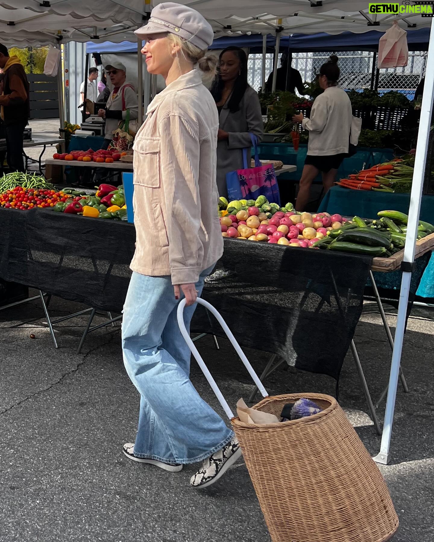 Kelsey Crane - 533 Likes - Rolling into the week feeling farmers’ market fresh #shoplocal #shoporganic #supportfarmers
