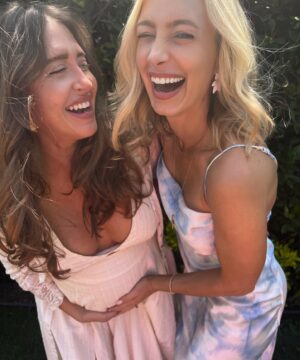 Kelsey Crane Instagram - Showered with LOVE 💕 💦 #BabyPow #HaleysReady #Havababy