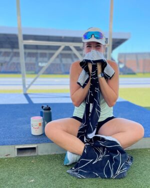 Kelsey-Lee Barber Instagram - Back to work. And it was a hot one. 🥵

Hiding in the shade and hydrating with @trueprotein Fuel.

Use code BARBER10 for a discount.
#trueathlete #trueprotein #fuel #electrolyte #thenaturaledge #ad #athletics #trackandfield #javelin