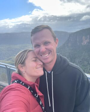 Kelsey-Lee Barber Instagram - A fun little pre Christmas getaway into the Mountains. 

#bluemountains #hiking #golf #freshair #waterfalls #katoomba #getaway #christmasholidays #threesisters