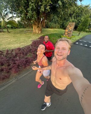 Kelvin Boerma Instagram - huwelijksreis ✈️🏖️🩳😍🥊⛳️🏃🏼🐡🪞🌅