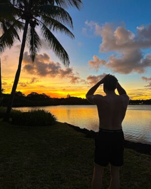 Kelvin Boerma Instagram - huwelijksreis ✈️🏖️🩳😍🥊⛳️🏃🏼🐡🪞🌅