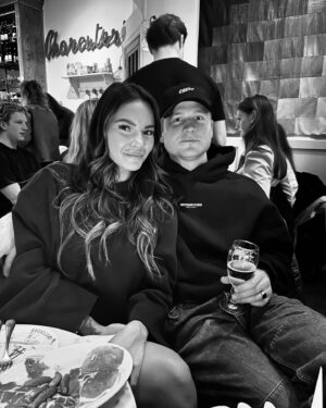 Kelvin Boerma Instagram - 🌊🍺🥊📰☺️✍️🐶👧🏼
