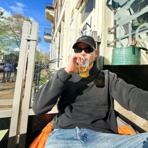 Kelvin Boerma Instagram - 🏃🍺🥊🃏🤳⚽️🐮🎙️📊☀️