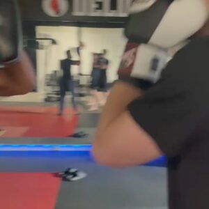 Kelvin Boerma Instagram - 🏃🍺🥊🃏🤳⚽️🐮🎙️📊☀️