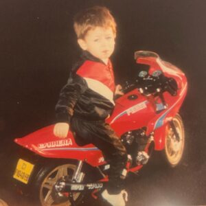 Kelvin Fletcher Instagram - Well I didn’t get a motorbike this time but my wife and 4 children sang Happy Birthday to me…. 
So I couldn’t be happier! 

Thank you for all your birthday wishes! ❤️

#39 #stillloveabikethough #ilookwellfor39iknow