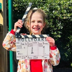 Kelvin Fletcher Instagram - Marnie made her TV acting debut last week as she joined the fantastic cast of @hollyoaksofficial 

I was her ‘chaperone’ and I can’t begin to tell you the emotions I felt standing there watching. To be standing behind the camera, watching my 7yr old daughter act for the first time in front of the camera, brought so many feelings back to when I first started acting and it felt so surreal to be there witnessing it all again but this time, as a parent. My heart was beaming with pride and it was genuinely one of the very few times I’ve felt completely fulfilled. 

To see your child find their passion and chase that feeling is one of the most beautiful and inspiring things to behold. What a moment for me and more importantly, what a moment for her. Well done darling ❤️

P.S. The same week she got that casting, I didn’t get two! Typical 😂🙌🏻
