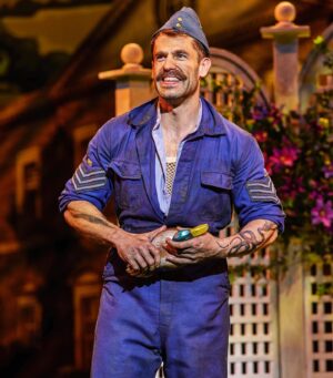 Kelvin Fletcher Instagram - What a joy 🙌🏻

@nationaltheatre 

#jackabsolutefliesagain

Tickets in bio