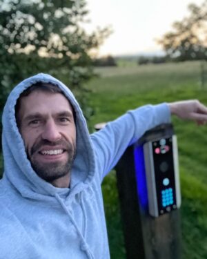 Kelvin Fletcher Instagram - You know you’re a Dad and approaching your 40s when you get excited about this stuff! 
Replaced my old 2G intercom with the state-of-the-art 4G @aesgloballtd Praetorian Guard Video Intercom on the farm. Big thanks to Mark from @mddoorsandgates for the seamless installation and a shoutout to Kieran @aesglobal_kieran for organizing everything. Now I can monitor and control access with cutting-edge technology. Farm security just got a major upgrade! 🚪🔒📶 #FarmTech #SecurityUpgrade #AESGlobal #Intercoms