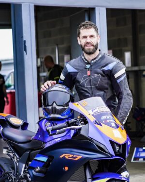 Kelvin Fletcher Instagram - We’re delighted to welcome actor, presenter, farmer and avid motorcycle enthusiast, @kelvin_fletcher, to @doningtonpark for an action-packed day with the @yamaha_track_experience 🔥

“I’m having a blast riding the R7! What a bike!” - Kelvin Fletcher.

#R7 #Yamaha #RevsYourHeart #motorcyclesofinstagram #motorcycle #motorcycles #2wheels #bikers #ukbikers #motorcyclelife #moto #ride #bikelife #bike #yamahariders #yamahar7 #yamahar1 #rworld #doningtonpark #trackday