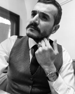 Kemal Uçar Instagram - c'est la vie..

#ermanarsoy 
@hayatiminsansidizi 
@foxturkiye 
@ntcmedyatv