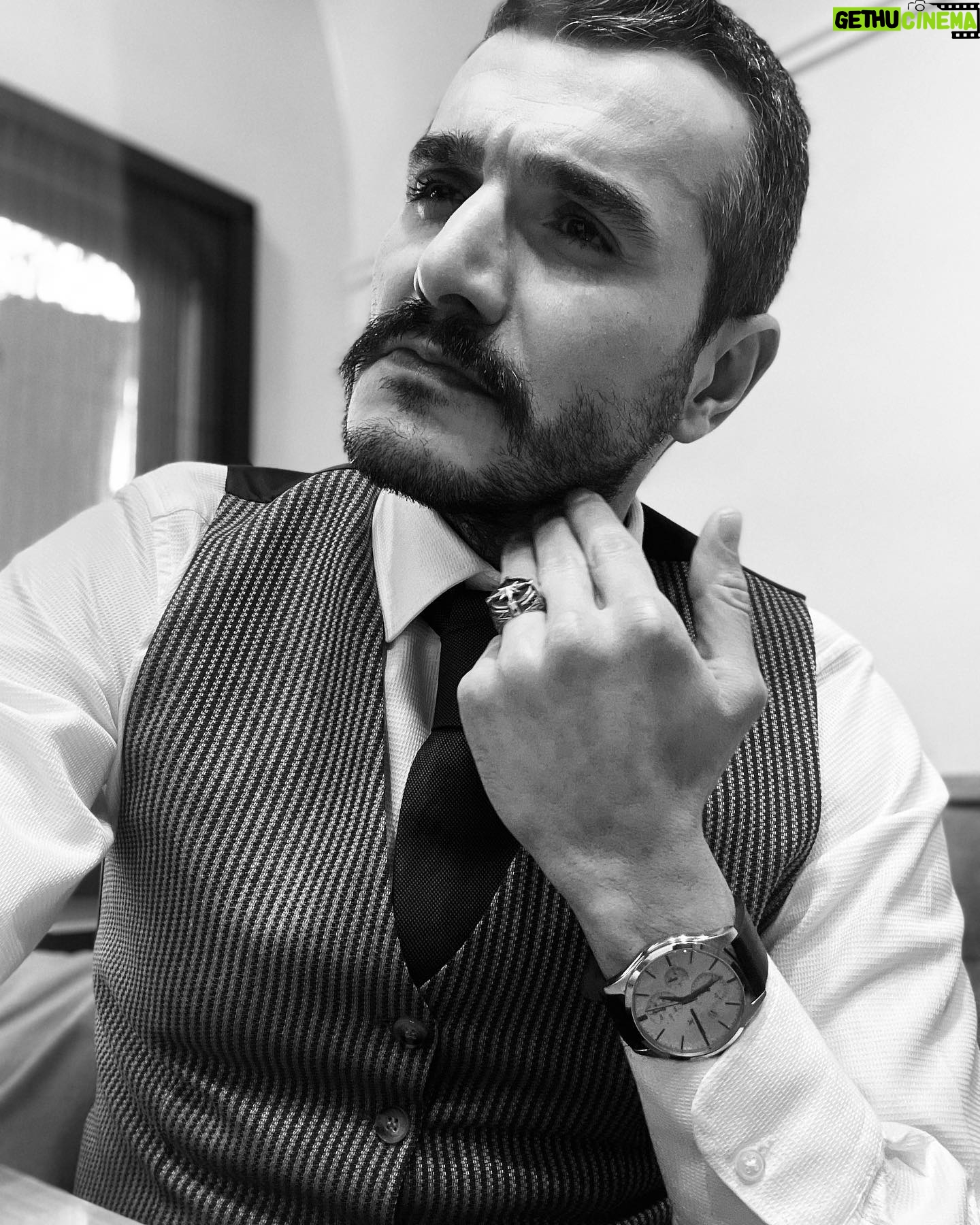 Kemal Uçar - 2.1K Likes - c'est la vie..
#ermanarsoy
@hayatiminsansidizi
@foxturkiye
@ntcmedyatv