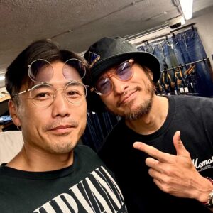 Ken Kaneko Instagram - 本当1番古くからの仲間に遭遇
やっぱり好きなモンは同じなんやなw
変わってない😆

ツインズ教師14歳と16歳
DAYS18歳と20歳
今46歳と48歳かなw

次はいつだ😏😏

#いつまでも変わらない