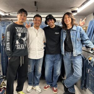 Ken Kaneko Instagram - 実はこの前は吉井さんと藤原君も居たんだよね😄
吉井さんはジムでは良く会ってたけどベルベルで会うとは思わなかったw
皆んな古着好きだよね😄😄

藤原くん例のブツ頼むね😋