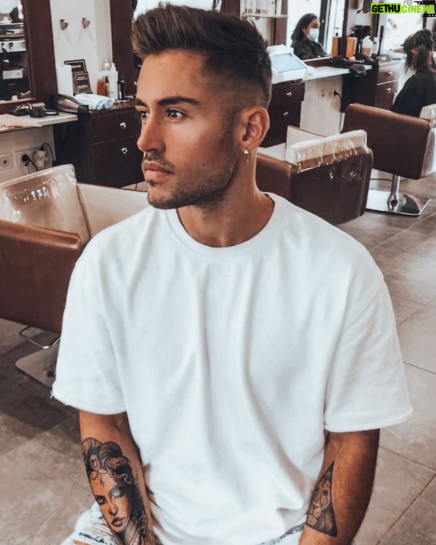 Ken Quer - 5.6K Likes - Bonjour mes Beautés ❤️ je suis passé chez mon coiffeur @athiaslaurent ! J’adore le résultat !!! Je me demande deja Qu’elle seras ma prochaine coupe ? Coloration ? Rasé ? Long ? Bouclé ? #hairstyle