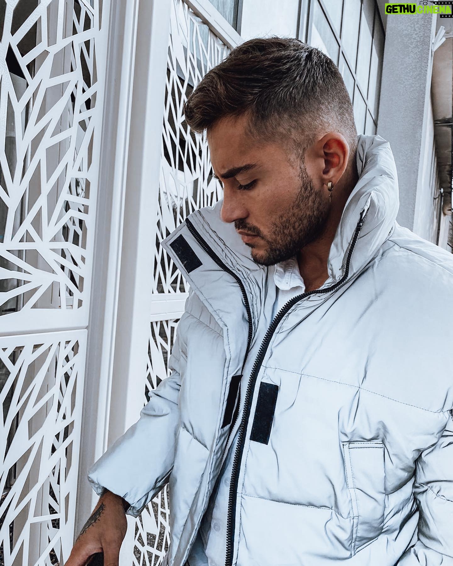 Ken Quer - 3.2K Likes - Winter is coming Avec @brentinyparis ! My best Inuit outfit! I just have to build an igloo! @brentinymen