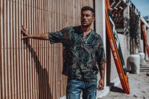 Ken Quer Instagram - Les amis je vous souhaite de passer un bon week-end, j’espère que vous allez bien ♥️ Ojd Jai comme une envie de prendre un billet et de découvrir de nouveaux paysages... D’ailleurs, vous, qu’elle serait votre destination rêvé ? Je vous laisse influencer mon prochain voyage 😋 #travel #sunset