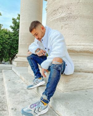Ken Quer Instagram - Une bonne soirée a tous mes Chichibinws 💙#collab #hummelhive #hummel