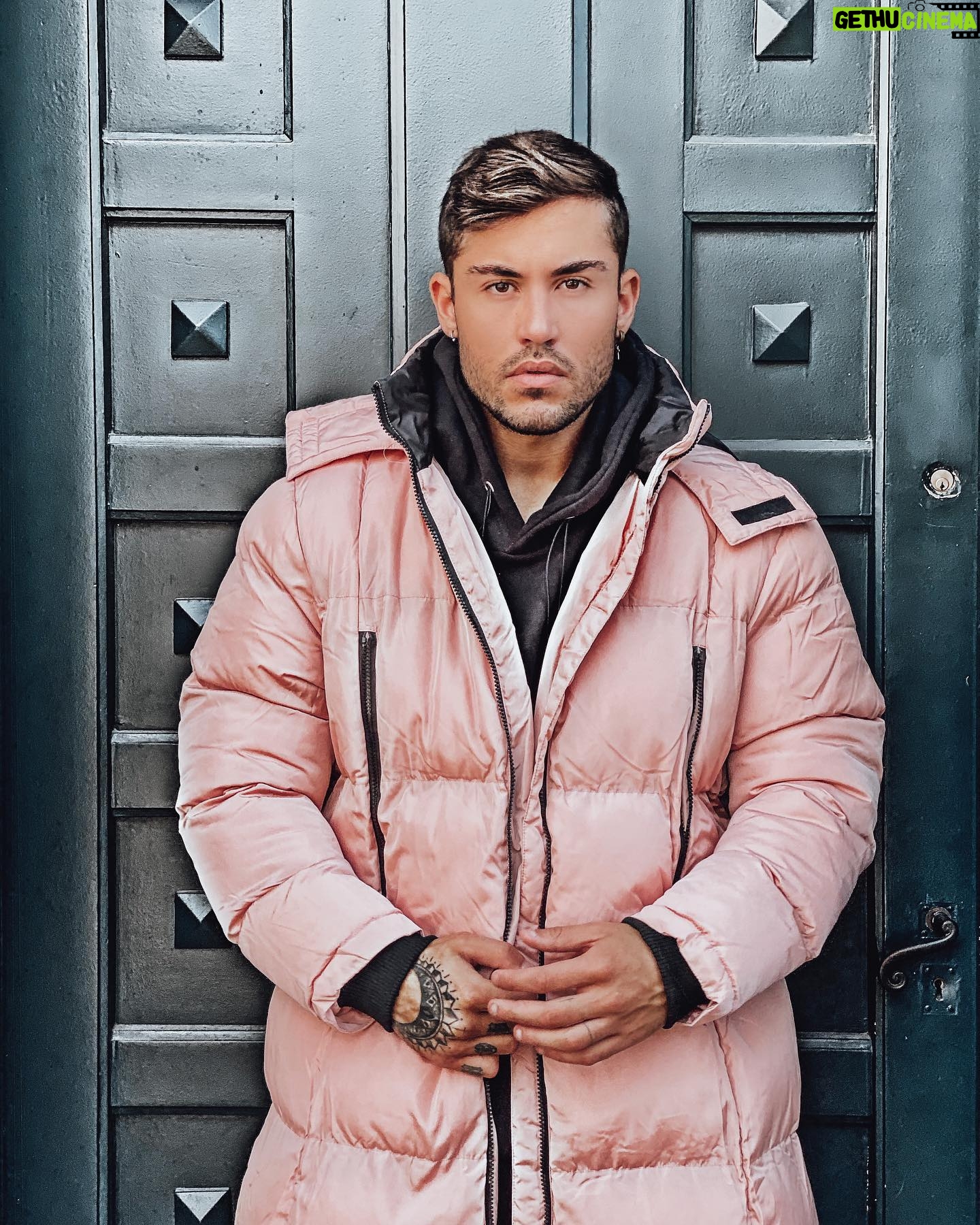 Ken Quer - 5.2K Likes - Hello mes Chichibinws voici ma nouvelle sélection Boohoo j’étais d’humeur rooooose !
Et vous de quelle couleur aimez vous vous habiller ?
@boohoomanofficial @boohoofr @aliifrenchi