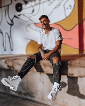 Ken Quer Instagram - Happiness therapy ✨✨ Full stuff @brentinyparis @brentinymen 

Je vous souhaite me meilleure mes Pamprenelles et je vous remercie encore une fois pour tout vos messages ❤️ 

Je profite de cette photo pour vous envoyer plein d’ondes positives 🤍