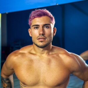 Ken Quer Instagram - Apres -> Avant
Ce n’est que le début, mais je me sentais tellement mal dans ma peau ! En tombant sur une photo j’ai vraiment pris conscience que le summer a l’apéro barbuc  1 moi 0 😅. Les Chichi se sentir bien dans sa peau c’est super important. Il faut commencer par s’aimer avant de vouloir aimer autrui ou recevoir de l’amour. 
La ce n’est que le début l’aventure continue 🙌🏽. Slide moi ca pour voir le avant