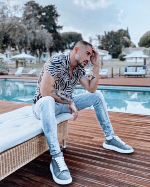 Ken Quer Instagram - Mes Pamprenelles je rentre en France demain, mais j’ai comme une envie de reprendre un billet vers une nouvelle destination🙈 que me conseillez vous ?