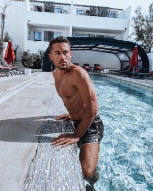 Ken Quer Instagram - Coucou mes Pamprenelles ☀️ j’espère que vous avez passé une bonne journée. Merci pour toutes les ondes positives que vous m’envoyez, je vous en suis super reconnaissant. Ça me boost vous avez pas idée ♥️🥰