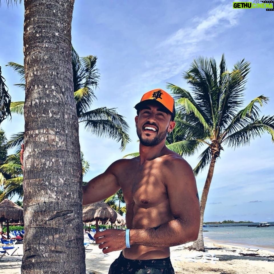 Ken Quer - 2.9K Likes - 🏝Paradise