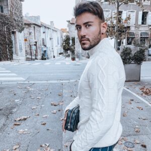 Ken Quer Instagram - Mes Pamprenelles j’espère que vous allez bien, voyez positif, profitez de ce reconfinement pour vous recentrer ! Appelez vos proches et prenez en soins.

Autre chose importante, Donnez vous la main, seul on ne vas pas bien loin. ♥️. @balr