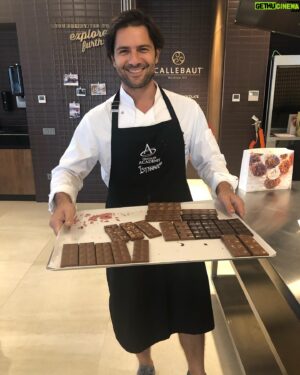 Kenan Ece Instagram - Çikolata? 😋 @hermosachocolate sonunda @citysnisantasi ‘da açıldı! Babamın nefis makaron ve çikolatalarının tadına artık siz de bakabilirsiniz ❤️🍫