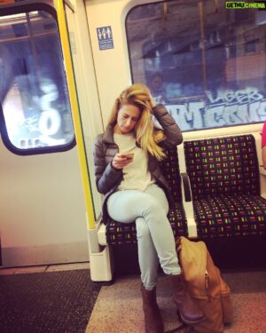 Kenan Ece Instagram - Metroda karşımdaydı 🌻