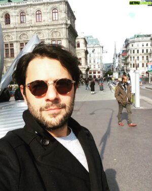 Kenan Ece Instagram - Ufak bir ara... #duschaustunddiewolkenziehen #wien #viyana #bakarsınbulutlargider