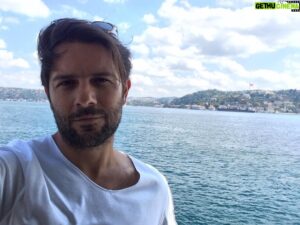 Kenan Ece Instagram - Yaz biter... Güle güle İstanbul! Bakarsın Bulutlar Gider... Kasım'da Viyana'da 😉/ Summer is over... Good-bye Istanbul! See you at the theatre for the play 'Bakarsın Bulutlar Gider' in Vienna this November 😉