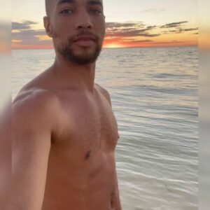 Kendrick Sampson Instagram - Magic hour 💆🏽‍♂️🌅🌆