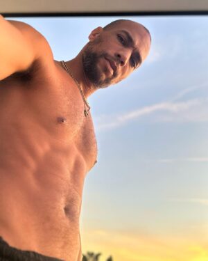 Kendrick Sampson Instagram - Magic hour 💆🏽‍♂️🌅🌆