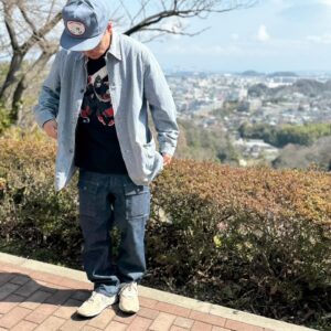 Kenji Yamauchi Instagram - 。
休みの日に友達ファミリーと金沢動物園に行った✋✋✋

友達ファミリーのおすすめで行ったけどめちゃくちゃ良かった👍👍👍👍👍

隣接してる公園も最高🎉🎉🎉

ロング滑り台が面白すぎたし、アスレチックスポットももうすぐ3歳の次男でも遊べて最強🔥🔥🔥

ここは推せます😆😆😆

高速から直結で便利😚😚😚ただ降り口が1番左しか無理なんでそこだけ気をつけて😂😂😂😂😂

1番左からじゃないと動物園の駐車場に行けないので😂

これは一回ミスらないと分からないかなー🥹

行く人は、とりあえず降り口は1番左と覚えといてください✋✋✋

私は真ん中行って間違えました😂

そんな私のTシャツはNARUTOのイタチand鬼鮫✋

最強😆😆😆😆😆

アニメTシャツあるあるの意外にヴィランが人気な中で、このイタチand鬼鮫はかなり人気よねー

暁Tシャツも狙ってるけどなかなか出ないねー😂

アウターはヒッコリーの大戦モデル✋

ポッケでかくてたくさん入ります🛝

この日は子供達の鼻をかんだティッシュが大量に入ってました😱

#ヴィンテージ
#ヴィンテージTシャツ
#vintage
#vintagetee 
#vintagetshirt 
#naruto 
#カバーオール 
#大戦モデル 
#ヒッコリー
#金沢動物園 
#かまいたち山内